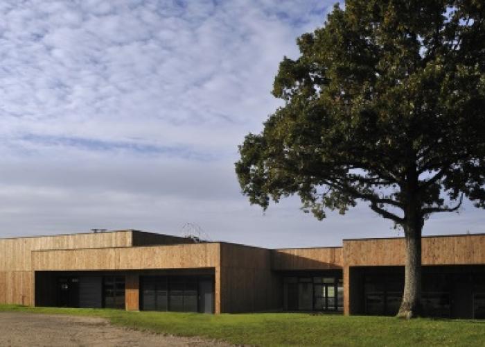 Bâtiment tertiaire lycée nature à La Roche sur Yon Arcadial Production charpentier fabricant de bâtiments ossature bois